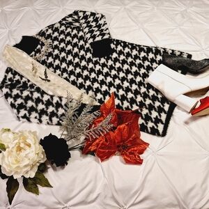 BLACK AND WHITE KNIT HOUNDSTOOTH SWEATER DRESS – NWT – SZ S
